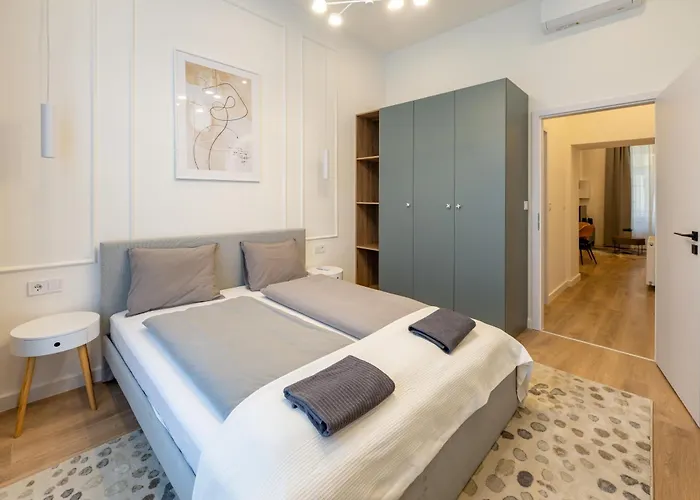 Elisabeth-e40 3 Bedroom Modern Apartament *